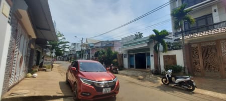 EAKAO BUÔN HDOK HẺM ĐƯỜNG NHỰA Y WANG 2 OTO TRÁNH NHAU