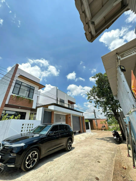 CĂN NHÀ MẶT TIỀN ĐƯỜNG NHỰA 2 OTO TRÁNH NHAU TẠI HẺM YWANG